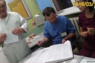 Во Львове врачи не хотели делать тест на алкоголь своему коллеге, которого задержали патрульные