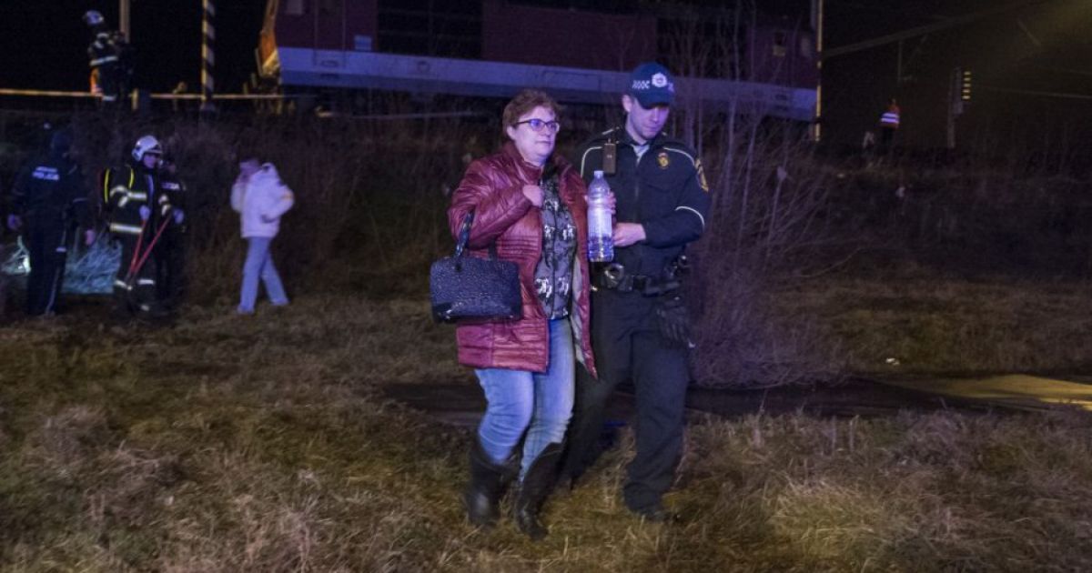 У Словаччині потяг зіткнувся з локомотивом