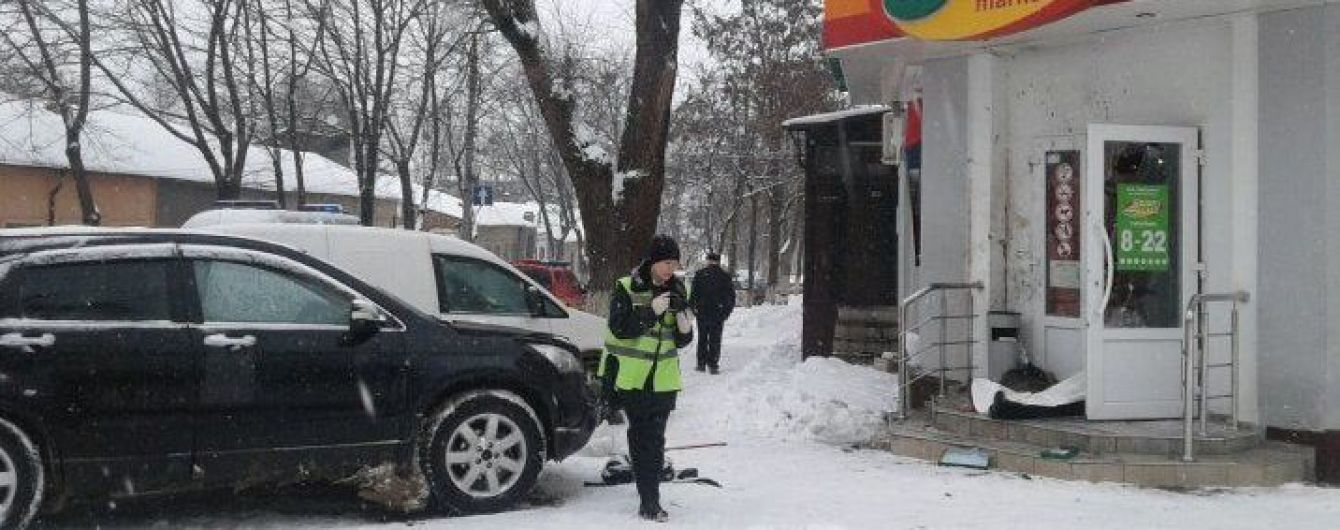У центрі Кишинева прогримів вибух на вході до магазину, є жертви