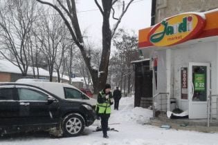 У центрі Кишинева прогримів вибух на вході до магазину, є жертви