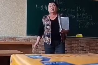 "Ти - с*ка! Ти - тварь! Животне ти! Г*мно вонюче". У Мережу виклали відео, як учителька лає учня