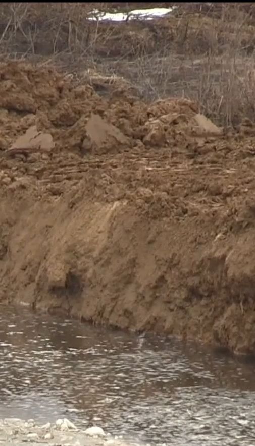 Ядовитая вода из закрытой свалки под Киевом течет в реки