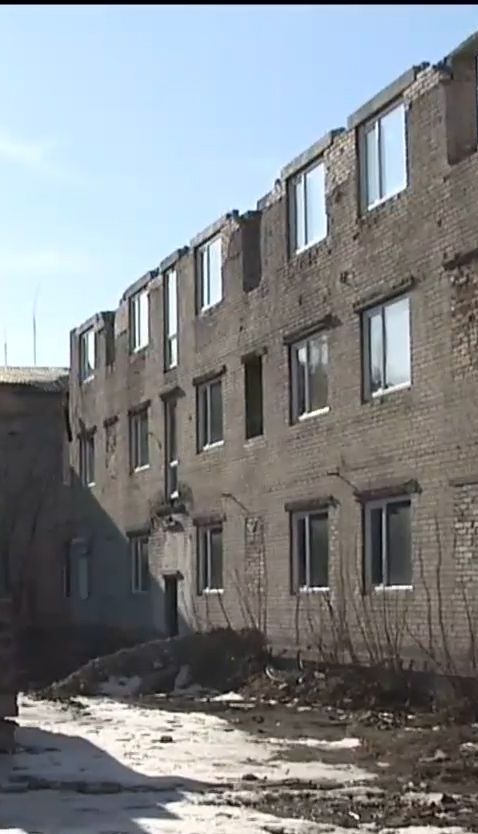 ЄС вимагає від України повернути гроші, які виділяли на відновлення гуртожитків для переселенців