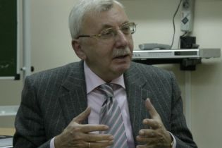 Декан Вищої школи телебачення МДУ заявив, що Слуцький має право "покласти руку на коліно або інше місце"