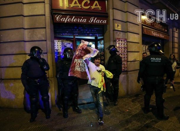 В Барселоне произошли столкновения после ареста Пучдемона в Германии В Барселоне произошли столкновения после ареста Пучдемона в Германии