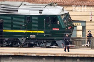 Спецпотяг і кортеж з лімузином: Reuters опублікувало фото ймовірного візиту Кім Чен Ина до Китаю