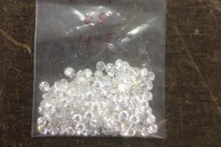 Митники знайшли сотні діамантів у схованці в китайських документах