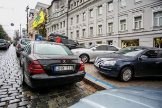 Стало известно, почему в Раде "тормозят" легализацию авто на еврономерах
