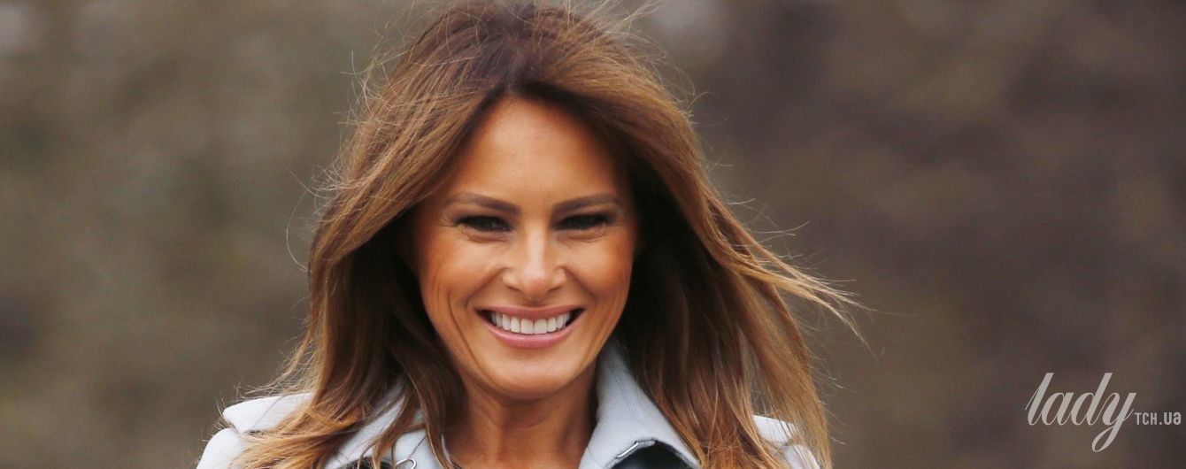 В бледно-голубом пальто и замшевых сапогах: Мелания Трамп на празднике катания пасхальных яиц