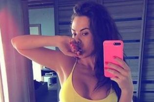 Звезды на отдыхе: Настя Каменских в бикини продемонстрировала сексуальные ягодицы