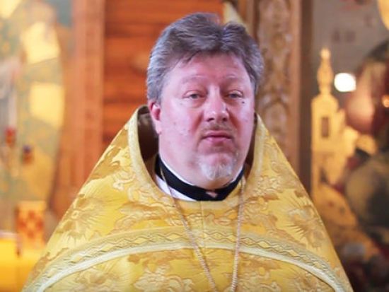 У Росії спалахнув скандал через священика, який заспівав "Мурку" у трапезній храму