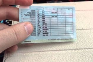 Поляки получают права в Украине по нелегальной схеме