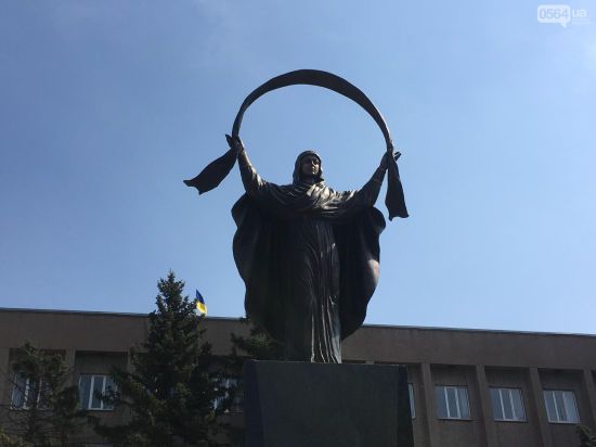 У Кривому Розі на місці поваленого Леніна встановили пам'ятник Богородиці