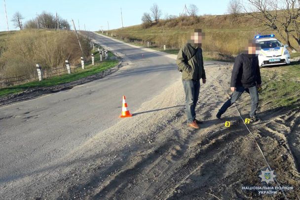 В Запорожской области машина с обрыва съехала в озеро: есть жертвы В Запорожской области машина с обрыва съехала в озеро: есть жертвы