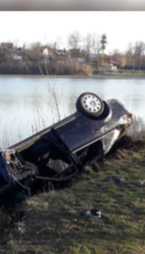 На Тернопольщине девушка выжила после того, как авто слетело в озеро