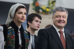 В кептаре и платке: Марина Порошенко в традиционном наряде приняла участие в пасхальных богослужениях