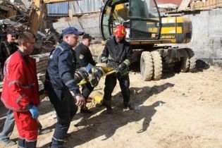 У Вінниці під час будівельних робіт стіна старої будівлі привалила трьох людей