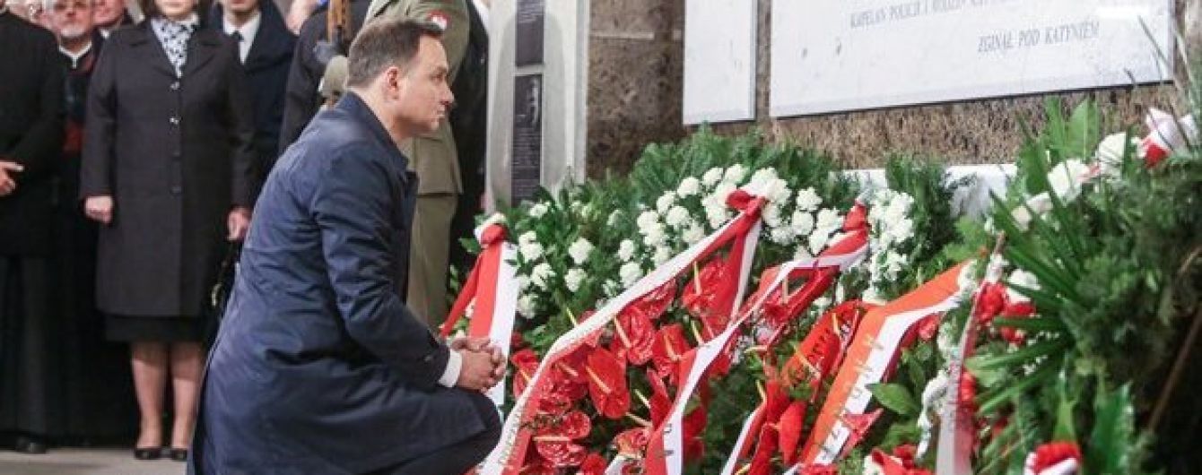 В Варшаве появился памятник жертвам Смоленской катастрофы
