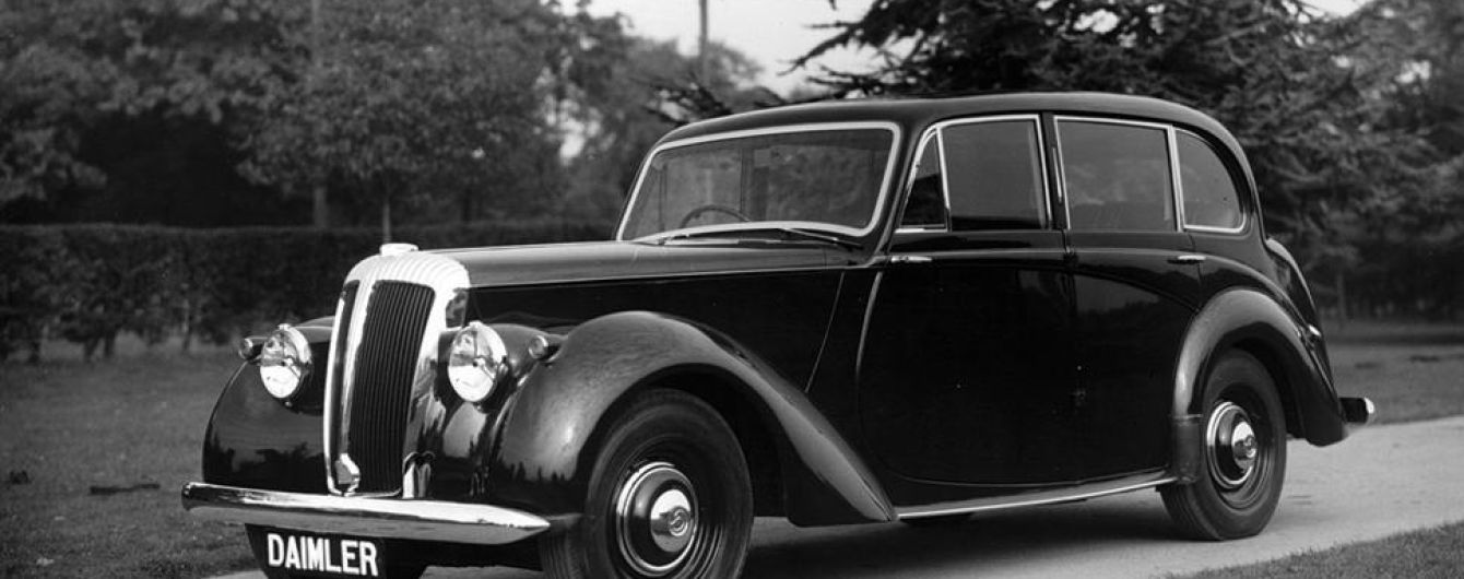 Англичанка раскопала в своем саду автомобиль Daimler полувековой давности
