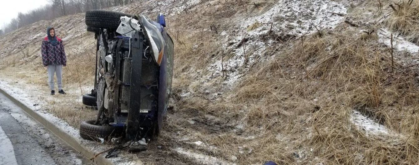 Льодовиковий період в Торонто. Місто залило крижаним дощем і засипало снігом