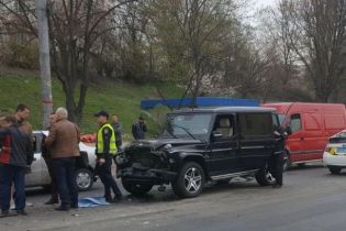 В Киеве пьяный автомойщик устроил ДТП, пытаясь похитить элитную машину