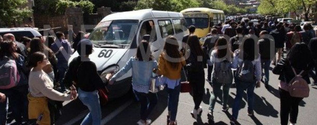 В Ереване демонстранты заблокировали центр города
