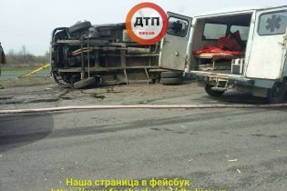 На Одеській трасі бензовоз в'їхав у працівників дорожньої служби. Є жертви
