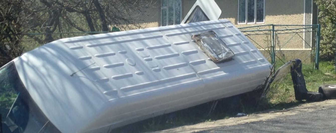 В аварії автобуса на Прикарпатті постраждали підлітки, які поверталися з медогляду у військкоматі