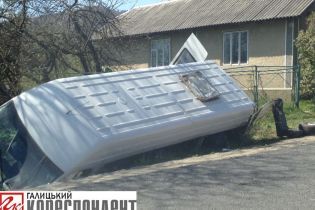 В аварії автобуса на Прикарпатті постраждали підлітки, які поверталися з медогляду у військкоматі