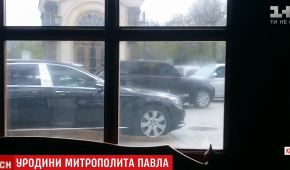 З дорогими іномарками і погрозами журналістам: у Києво-Печерській лаврі відсвяткували день народження одіозного митрополита