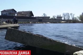 Неизвестные развалили дамбу на Бортнической станции аэрации в Киеве