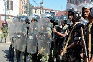 На Мадагаскарі у сутичках між поліцією та протестувальниками загинула людина, ще 16 поранені
