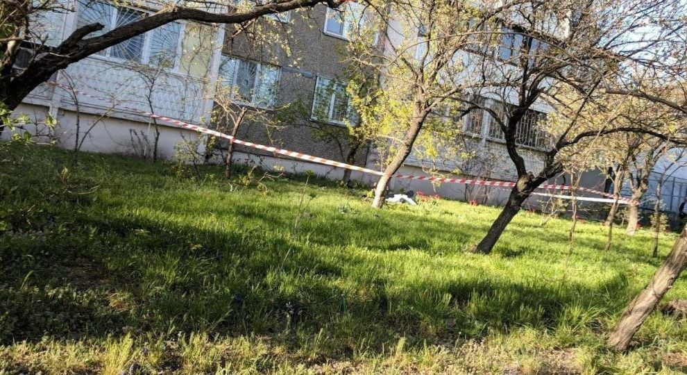У Києві на Оболоні жінка випала з 12-го поверху