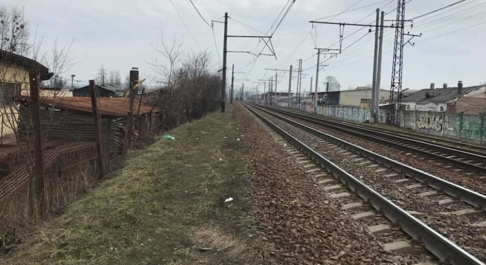 Під Києвом хулігани камінням закидають потяги