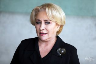Переборщила з макіяжем: прем'єр-міністр Румунії Віоріка Денчіле в музеї