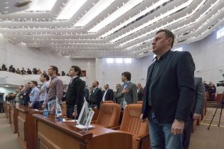 Чиновникам Дніпра заборонили лаятися в соцмережах, пиячити на людях та ходити в міні-спідницях