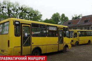 У Львові двері маршрутки зламали руку 8-річному хлопчику