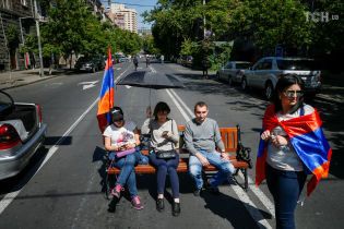 Масштабна блокада у Єревані: протестувальники перекрили дорогу до аеропорту та станції метро