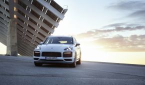 Гибридный Porsche Cayenne протянет на электричестве до 44 км