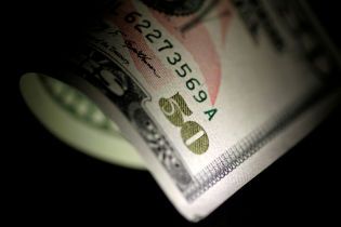 У Києві прокурор з екс-співробітником ГПУ вимагали десятки тисяч доларів хабара