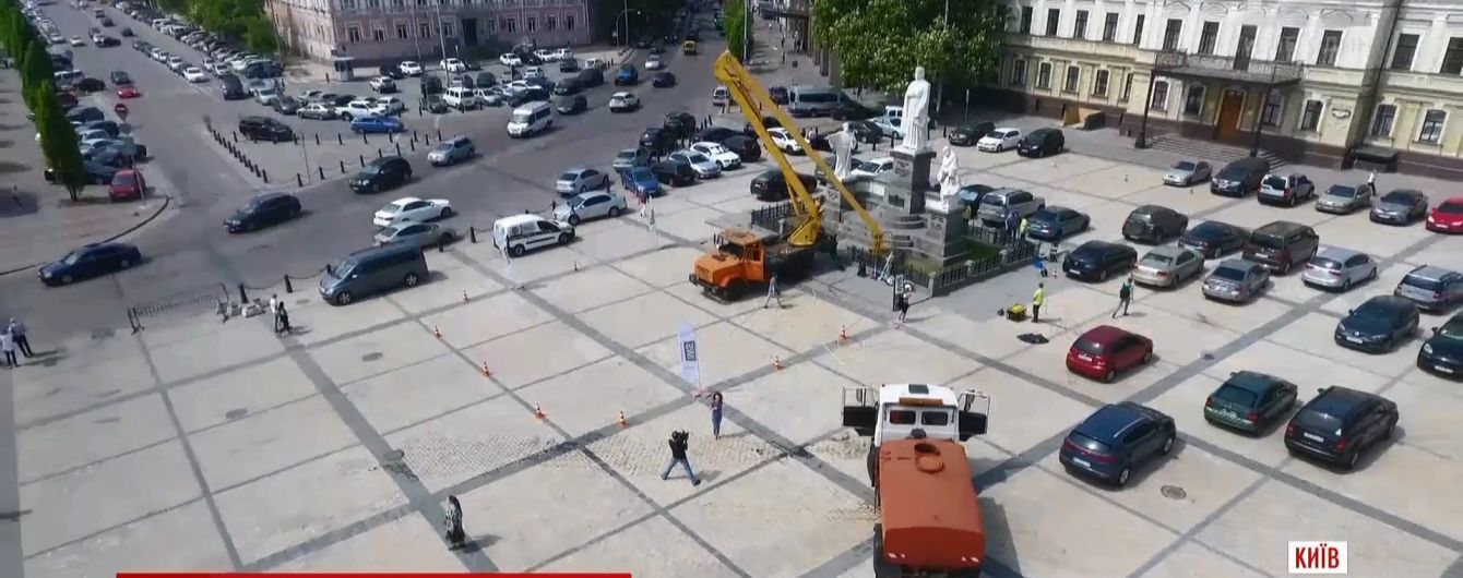 У Києві вперше з моменту встановлення помили пам’ятник княгині Ольги