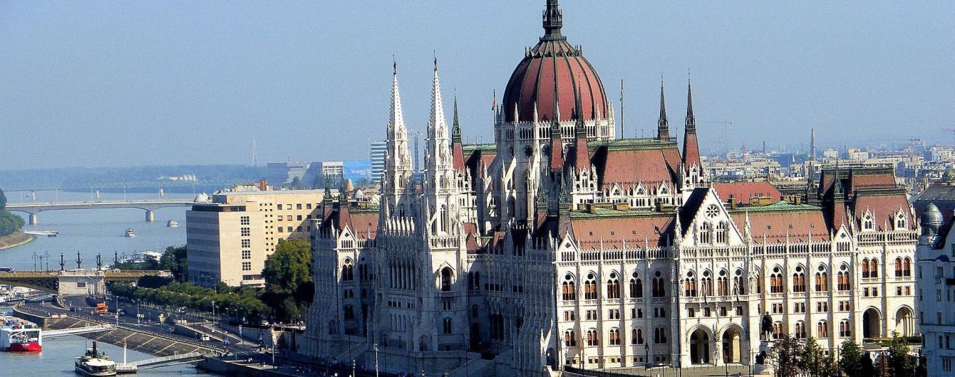 "Становить небезпеку для сусідів". Угорщина закликає НАТО переглянути програму підтримки України