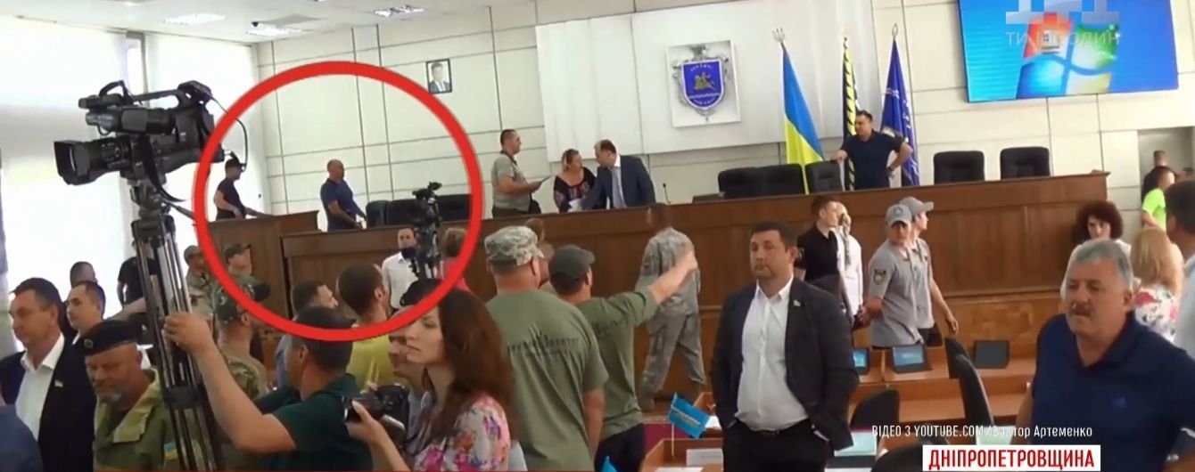 У міськраді Нікополя з пістолетів стріляли двоє депутатів