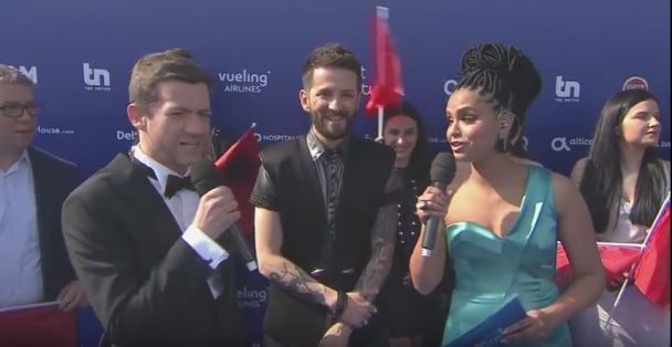 Первые гости голубой дорожки'Евровидения-2018: бельгийка с талисманами и'школьник из Чехии