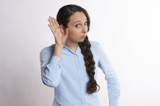 Почему шумит в ушах. Невропатолог посоветовал, когда стоит обратиться в больницу