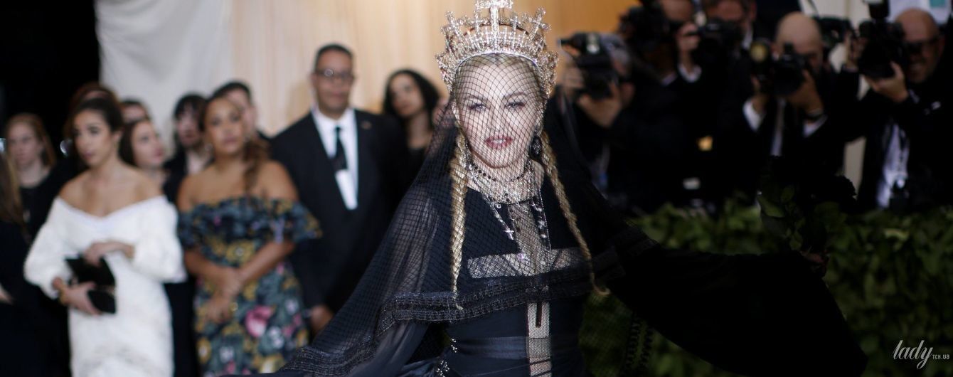 В короне и с крестом: готичная Мадонна на Met Gala-2018