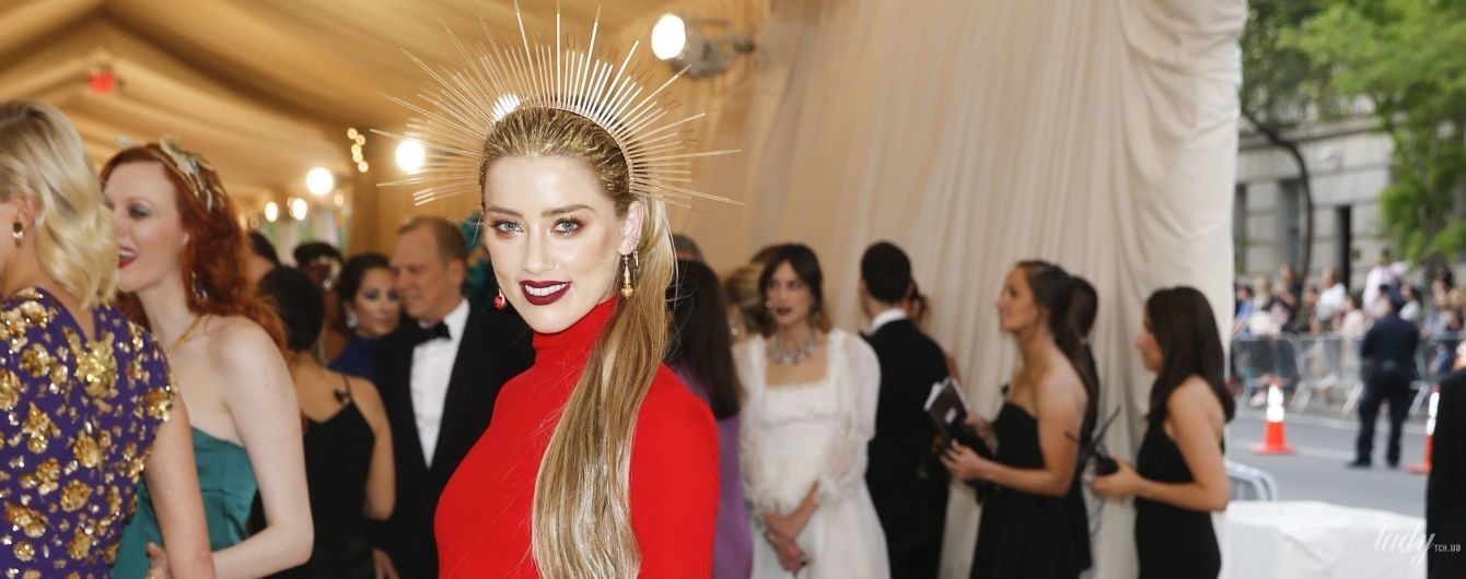 С голой спиной и нимбом: эффектный образ Эмбер Херд на Met Gala-2018