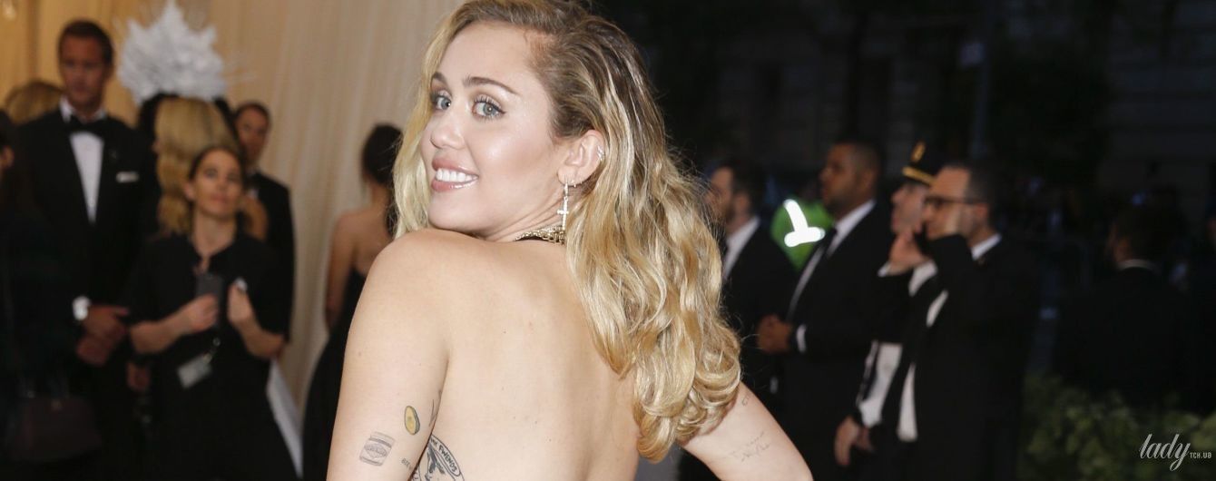 Самое откровенное платье Met Gala-2018: Майли Сайрус обнажила грудь и спину
