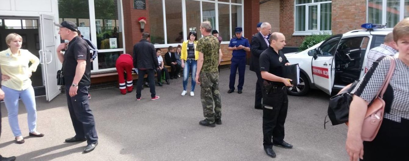В черкасской школе, где отравились дети, нашли нарушения условий касательно качества пищи