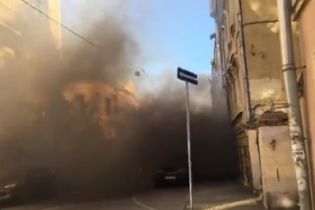 У Москві націонал-більшовики закидали димовими шашками посольство Латвії